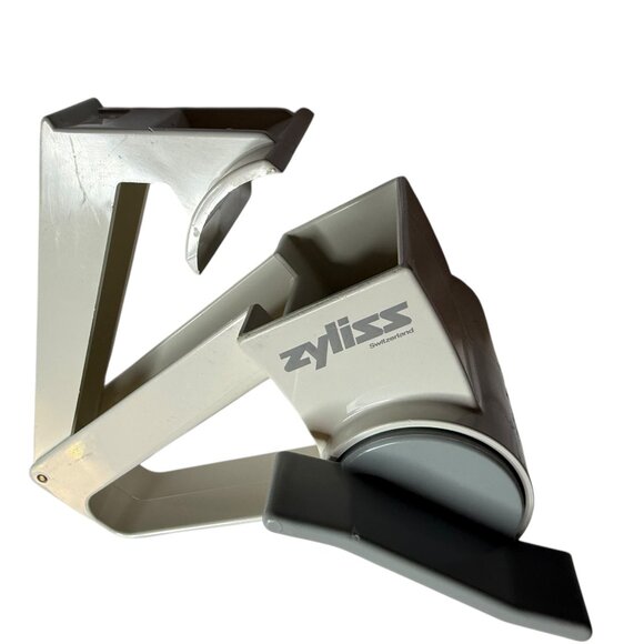 Zyliss Plastic Cheese Grater Rotary Restaurant Style, White Switzerland Made - Picture 5 of 13